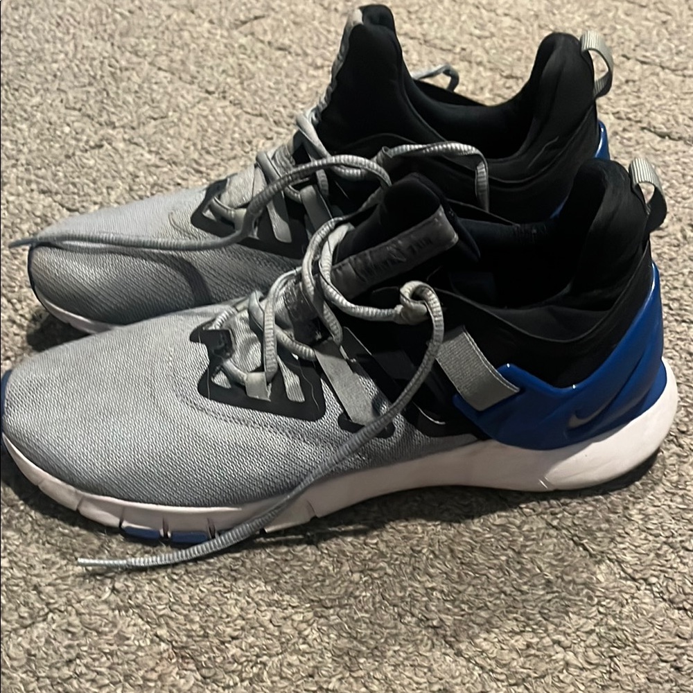 Nike Gray and Black Athletic Shoes with Cushioned Midsole - Picture 3 of 8